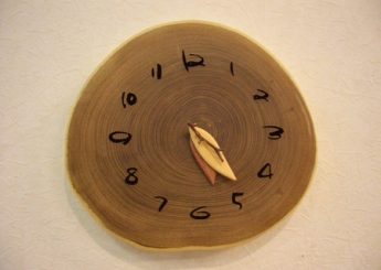 木の電波時計