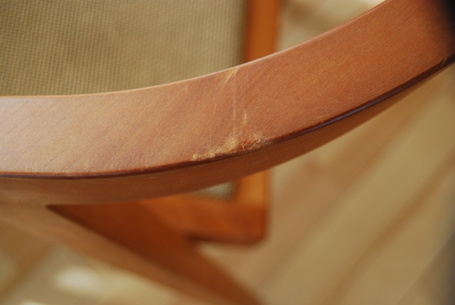 トトロの木製椅子　少しキズ凹み有ります〜‼️