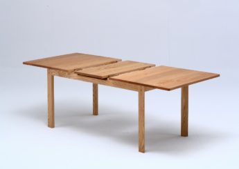 無垢材のエクステンションテーブル（伸長式）